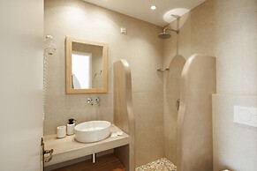 Proteas Hotel & Suites