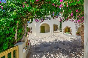 Proteas Hotel & Suites