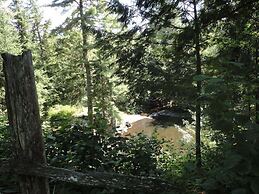 Dwight Riverside Inn