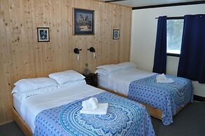 Dwight Riverside Inn