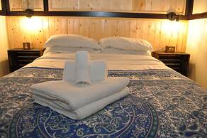 Dwight Riverside Inn