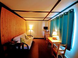 Dwight Riverside Inn