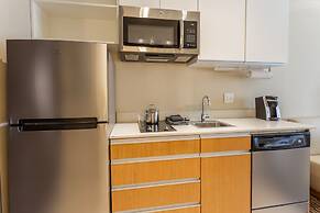 Candlewood Suites Fargo South- Medical Center by IHG