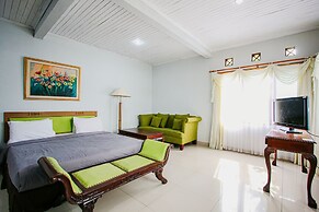 Bukit Alamanda Resort & Resto