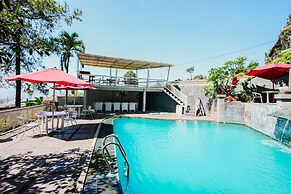 Bukit Alamanda Resort & Resto