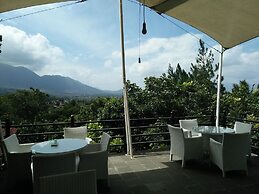 Bukit Alamanda Resort & Resto