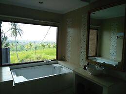 Bukit Alamanda Resort & Resto