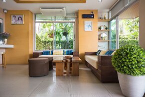 Central place serviced apartment 1