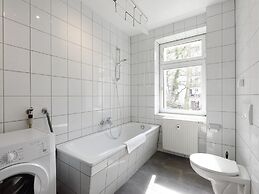 City Park Apartments Ludi