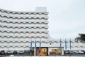 First Group Breakers Resort