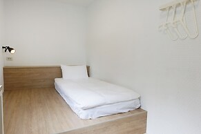 OwlStay Flip Flop Hostel Garden