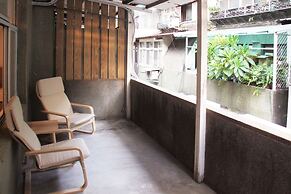 OwlStay Flip Flop Hostel Garden