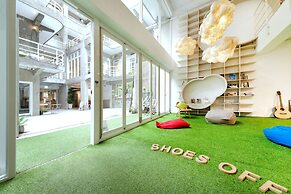 OwlStay Flip Flop Hostel Garden