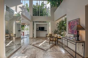 Peli Hotel