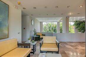 Peli Hotel