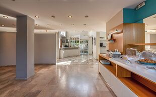 Peli Hotel
