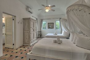 La Bougainvillea Hotel and Villas