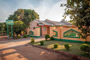 Woodlands Lodge & Tours