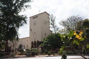 Woodlands Lodge & Tours