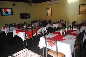 Woodlands Lodge & Tours