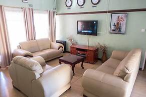 Woodlands Lodge & Tours