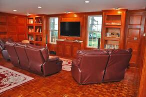 Kingsbay Mansion & Vacation Houses