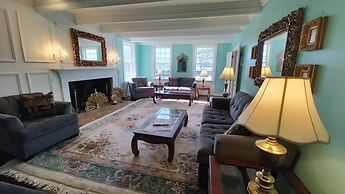 Kingsbay Mansion & Vacation Houses