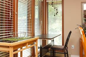 Coles Bay Vacation Retreat