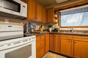 Coles Bay Vacation Retreat