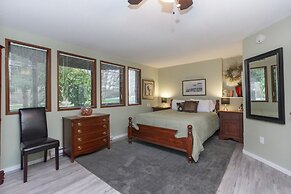 Coles Bay Vacation Retreat