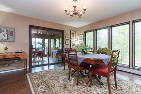 Coles Bay Vacation Retreat