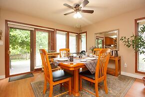 Coles Bay Vacation Retreat