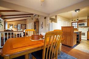 Coles Bay Vacation Retreat