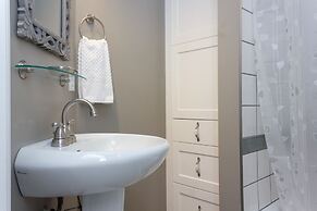 Coles Bay Vacation Retreat