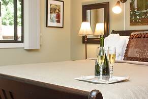 Coles Bay Vacation Retreat