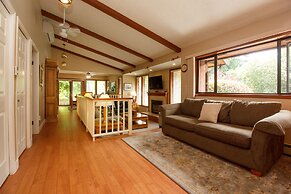 Coles Bay Vacation Retreat