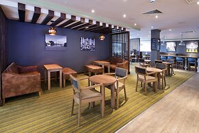 Premier Inn Cheltenham Town Centre