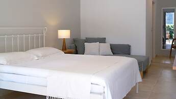 The Mini Beach Hotel