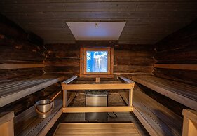 Kuukkeli Log Houses Aurora Resort