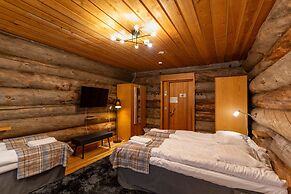 Kuukkeli Log Houses Aurora Resort