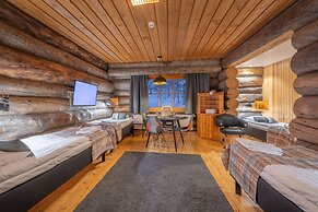 Kuukkeli Log Houses Aurora Resort