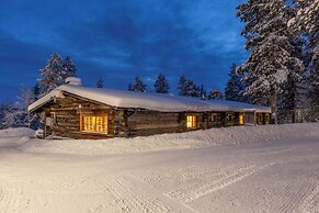 Kuukkeli Log Houses Aurora Resort