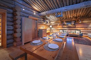 Kuukkeli Log Houses Aurora Resort