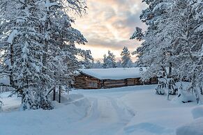 Kuukkeli Log Houses Aurora Resort