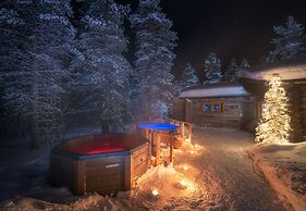 Kuukkeli Log Houses Aurora Resort