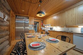 Kuukkeli Log Houses Aurora Resort