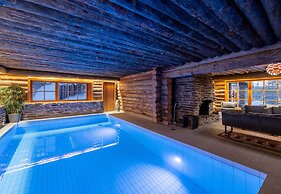 Kuukkeli Log Houses Aurora Resort