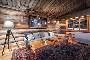 Kuukkeli Log Houses Aurora Resort