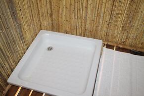 Dzibanana Lodge & Camping