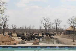 Dzibanana Lodge & Camping